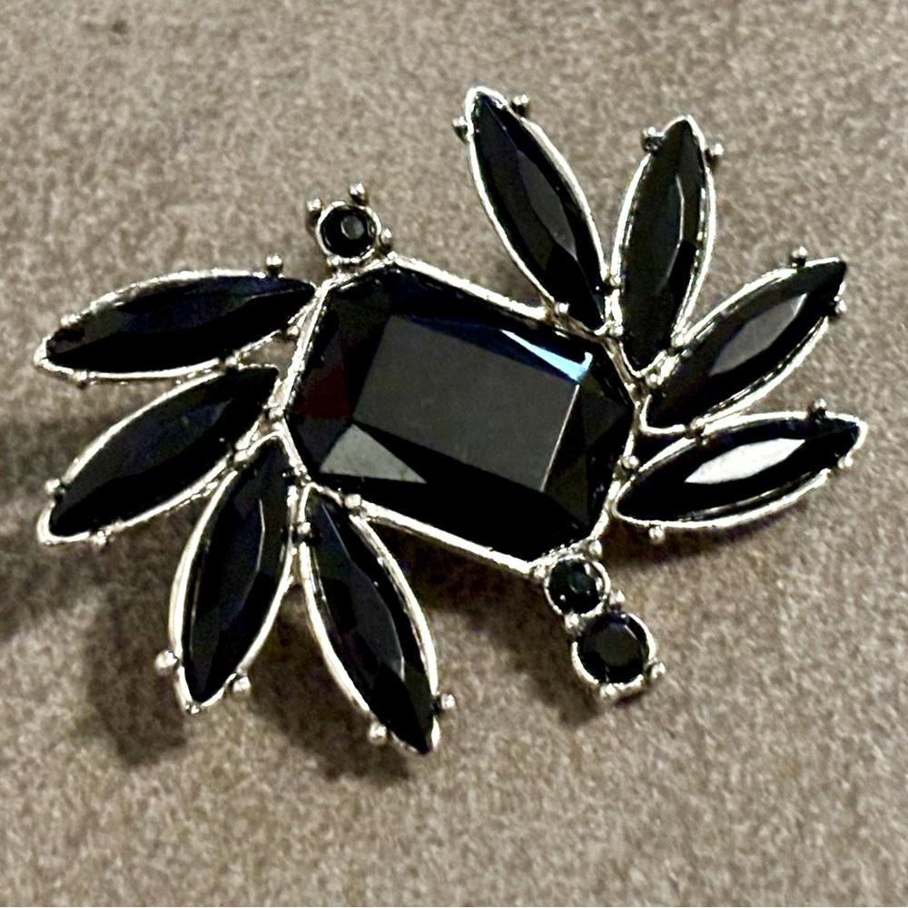 Vintage Black glass Brooch with silver tone backing.